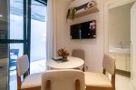 Apartamento 58m2 garden com piscina com hidromassagem e cromoterapia toldo elétrico com proteção solar para maior privacidade deck em madeira ecológica bancada gourmet e armários; composto por
