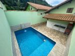 Casa com piscina em Mongaguá litoral sul de São Paulo bem localizada bairro residencial com fácil acesso aos comércios em geral