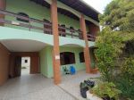 Casa grande em itanhaém à apenas 600m da praia com 6 quartos sendo uma suíte