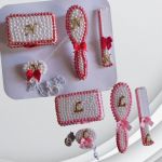 Kit acessorios personalizados para bebe pente escova saboneteira prendedor de chupeta perolas 