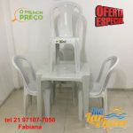 Mesa com 4 cadeiras de plástico 152 Kg sem braço