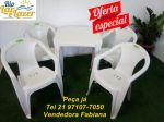 Mesa com 4 Cadeiras de Plástico com Braço Tambaba Plastex 