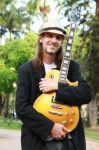 Realize seu Sonho de tocar Método Simples e Direto toque as músicas que você gosta e aprenda o que você realmente precisa para tocar. Violão Guitarra Ukulele teclado e baixo.