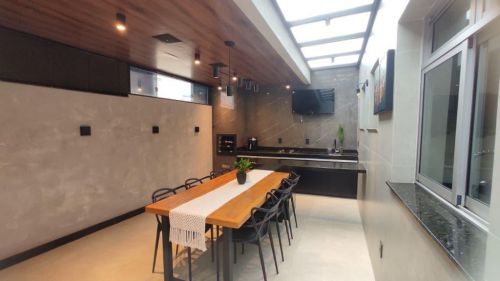   Area Privativa toda Reformada e automatizada Bairro Santa Mônica 107 Metros - na esquina temos padaria posto de gasolina elevador - 2 vagas cobertas uma a frente da outra 774949