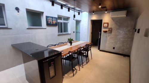   Area Privativa toda Reformada e automatizada Bairro Santa Mônica 107 Metros - na esquina temos padaria posto de gasolina elevador - 2 vagas cobertas uma a frente da outra 774950