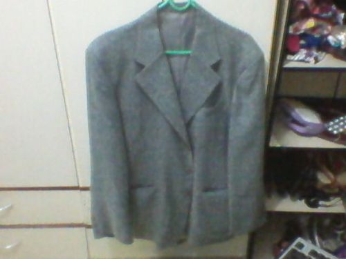 Blazer jaqueta cinza em bom estadobaratoconservadomasculino. 95204