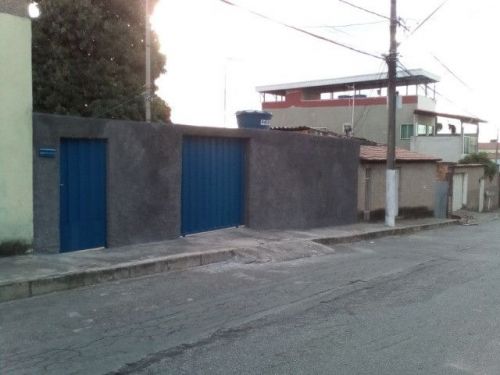 Casa simples em lote plano area comercial . 612323