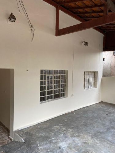 Alugo casa  03 quartos sendo 1 suíte e 1 quarto com armário copa com armário  cozinha  02 banheiros  garagem  portao eletrônico para 2 carros Sta. Lúcia Direto Proprietário 19 987271657  750328