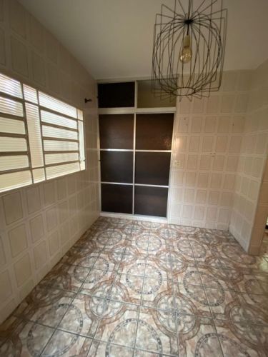 Alugo casa  03 quartos sendo 1 suíte e 1 quarto com armário copa com armário  cozinha  02 banheiros  garagem  portao eletrônico para 2 carros Sta. Lúcia Direto Proprietário 19 987271657  750331