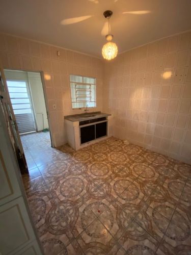 Alugo casa  03 quartos sendo 1 suíte e 1 quarto com armário copa com armário  cozinha  02 banheiros  garagem  portao eletrônico para 2 carros Sta. Lúcia Direto Proprietário 19 987271657  750333