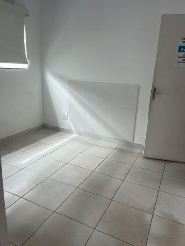 Alugo Casa com 8 salas no Conjunto Aruanã - Compensa 769640