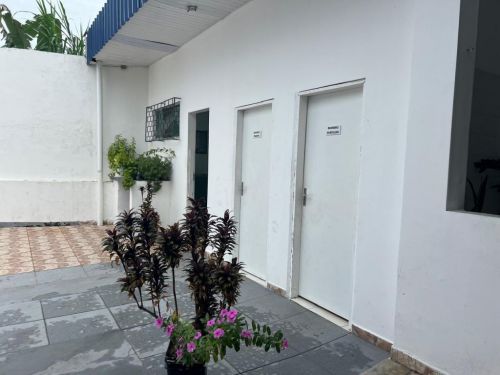 Alugo Casa com 8 salas no Conjunto Aruanã - Compensa 769641