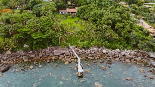 Aluguel de casa em ilhabela para Reveilon de 2024  Pacote 05 Noites Casa com pier privativo Acomodações para 12 Pessoas e Experiência Única à Beira-mar 688808