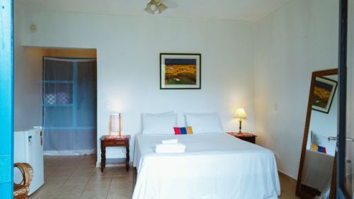 Aluguel de casa em ilhabela para Reveilon de 2024  Pacote 05 Noites Casa com pier privativo Acomodações para 12 Pessoas e Experiência Única à Beira-mar 688810