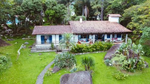 Aluguel de casa em ilhabela para Reveilon de 2024  Pacote 05 Noites Casa com pier privativo Acomodações para 12 Pessoas e Experiência Única à Beira-mar 688815