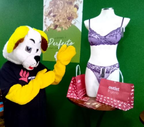 ação promocional com mascote do cachorro  759432