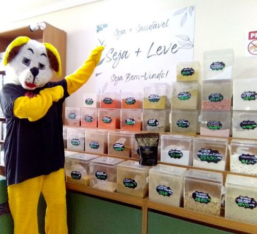 ação promocional com mascote do cachorro  759435
