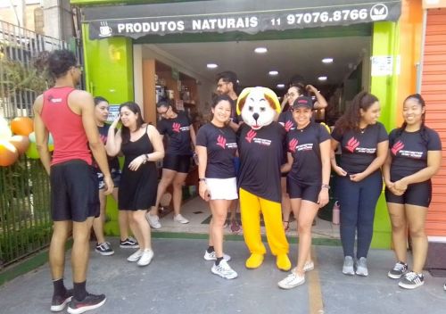 ação promocional com mascote do cachorro  759436