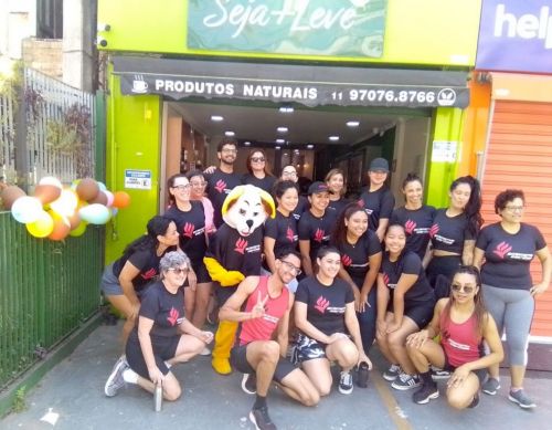 ação promocional com mascote do cachorro  759437