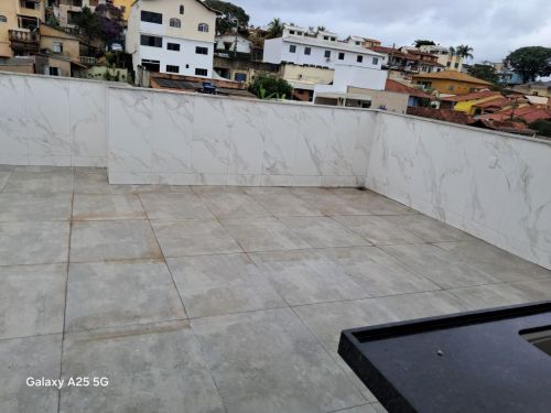   Apartamento Cobertura - 2 Pavimentos - 98 M²  Apartamento com 2 quartos -  sendo uma suíte sala cozinha banheiro area de tanque. - vaga de garagem para carro e uma para moto 774026