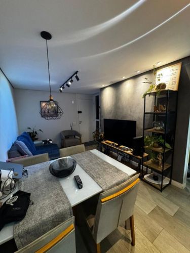 Apartamento diferenciado com projeto único feito por Arquiteta.   Apartamento todo mobiliado com armários . Detalhesárea útil  46m²   Quartos 2  Banheiros 1   Vagas 1 773803