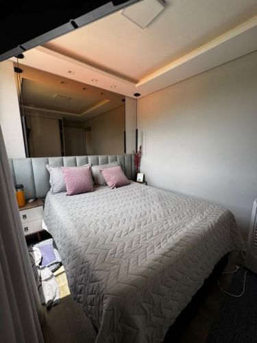 Apartamento diferenciado com projeto único feito por Arquiteta.   Apartamento todo mobiliado com armários . Detalhesárea útil  46m²   Quartos 2  Banheiros 1   Vagas 1 773812