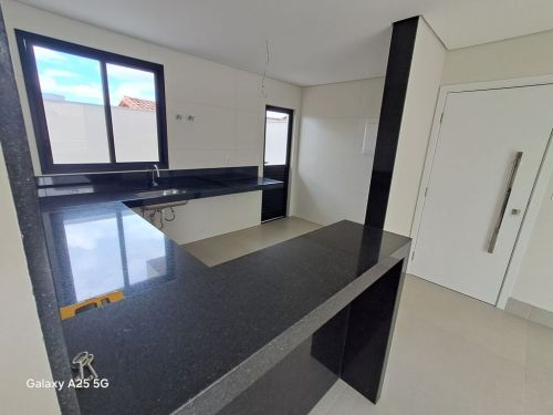 Área privativa 3 quartos 1 suítes Bairro Planalto Área Construída 7560 Área descoberta privativa 6776 Área total do apartamento 14336 774145