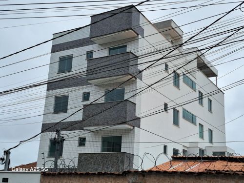 Área privativa com elevador. Bairro Copacabana Belo Horizonte 109 Metros 3 quartos - 1 suíte sala cozinha banheiro uma area de tanque uma varanda - 2 vagas cobertas 774073
