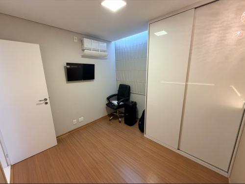 Área privativa elevador 3 vagas livres. Com acabamento de luxo 2 quartos sendo 1 suíte Ar condicionado nos quartos  Área de gourmet com churrasqueira Condomínio com salão de festas 774757