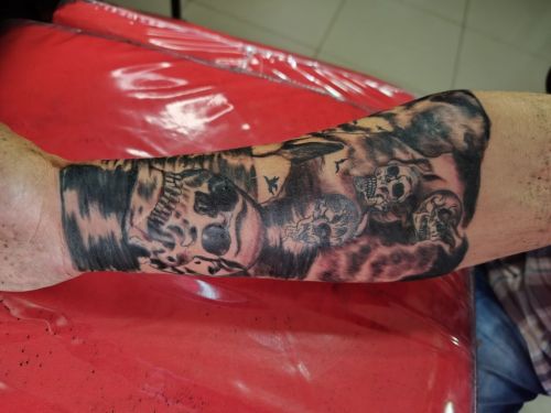 Arte personalizada transformada em tatuagem.  770344