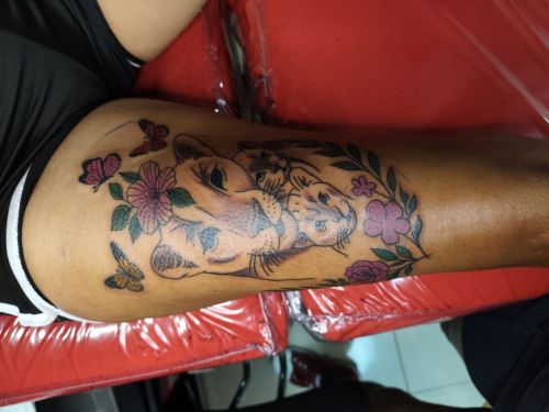 Arte personalizada transformada em tatuagem.  770345