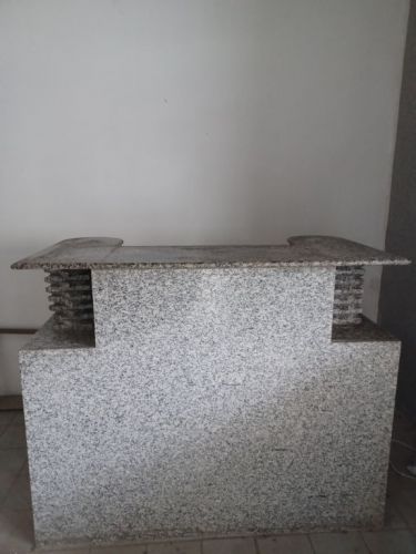 Bancada em granito para recepção de comércio  778782