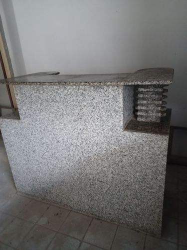 Bancada em granito para recepção de comércio  778783