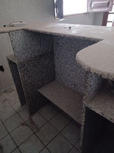 Bancada em granito para recepção de comércio  778785