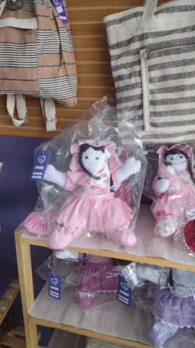 Barras de calças e cortinas ajustes de roupas em gera 1199438-2100l e temos almofadas. Tel wats   769233