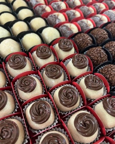 Brigadeiros Gourmet Doces e Salgados de sabores variados em Salvador Ba - Mah Penedo 738925