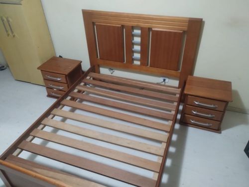 Cama De Casal De Madeira e 2 Criados  757292