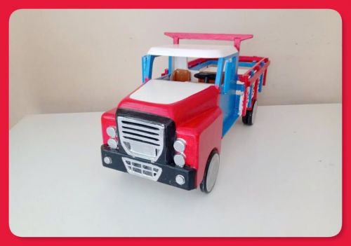 Caminhões De Brinquedo Em Madeira 743359