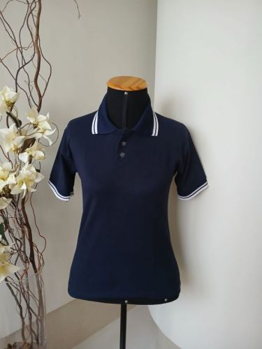 Camiseta polo com detalhe 747269