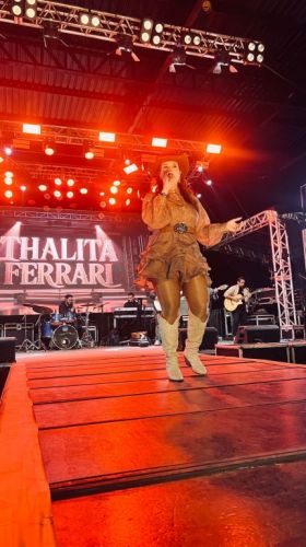 Cantora Sertaneja - Thalita Ferrari 786683