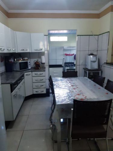 Casa Á Venda Com 3 Dormitórios Na Cidade De Rubinéia-sp 770241