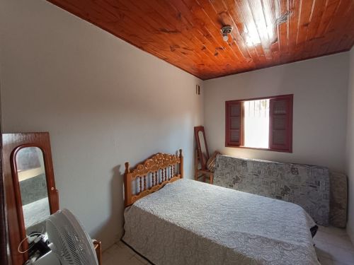 Casa com 2 quartos em Itanhaém à 1300m da praia do lado de todo comércio local 704504