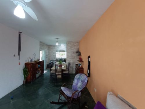 Casa com 2 quartos sendo 1 suíte com 270m² de terreno à 200m da praia em Itanhaém litoral sul de Sp 702657