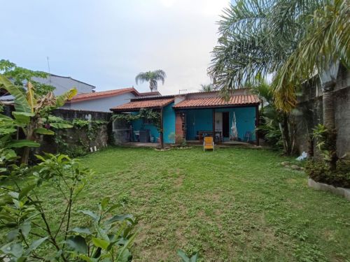 Casa com 2 quartos sendo 1 suíte com 270m² de terreno à 200m da praia em Itanhaém litoral sul de Sp 702658