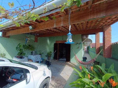 Casa com 3 quartos sendo uma suíte à 700m da praia Itanhaém litoral sul de Sp 703070