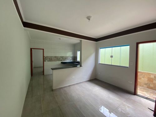 Casa com piscina em Mongaguá litoral sul de São Paulo bem localizada bairro residencial com fácil acesso aos comércios em geral 689724