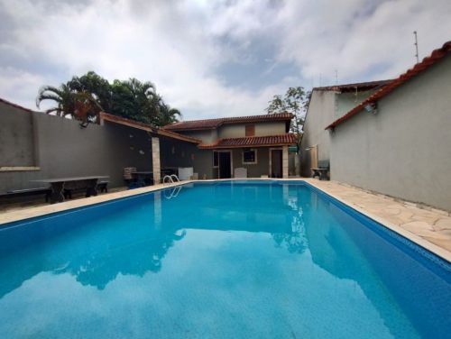 Casa de 3 dormitórios 3 banheiros com piscina- Itanhaém 701604