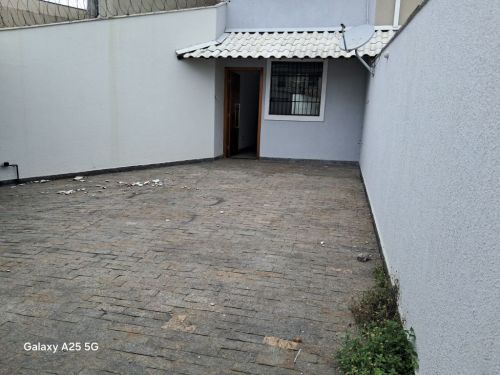 Casa Duplex no Santa Branca à 8 minutos caminhando do Vertedouro da Pampulha.casa toda reformada com área gourmet para passar bons momentos com a família.terreno: 90m²área Construída: 115m² 774812