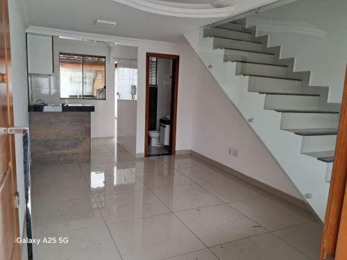 Casa Duplex no Santa Branca à 8 minutos caminhando do Vertedouro da Pampulha.casa toda reformada com área gourmet para passar bons momentos com a família.terreno: 90m²área Construída: 115m² 774813
