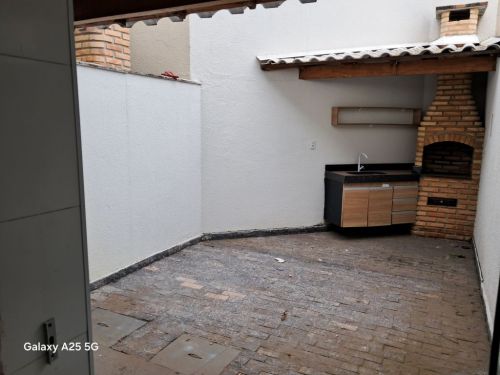 Casa Duplex no Santa Branca à 8 minutos caminhando do Vertedouro da Pampulha.casa toda reformada com área gourmet para passar bons momentos com a família.terreno: 90m²área Construída: 115m² 774815